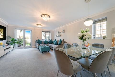 3 bedroom detached house for sale, Lambourne Close, Banstead