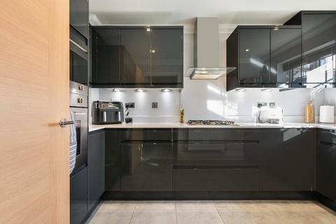 3 bedroom detached house for sale, Lambourne Close, Banstead