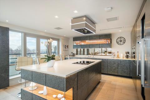 4 bedroom flat to rent, Brewhouse Lane, London SW15