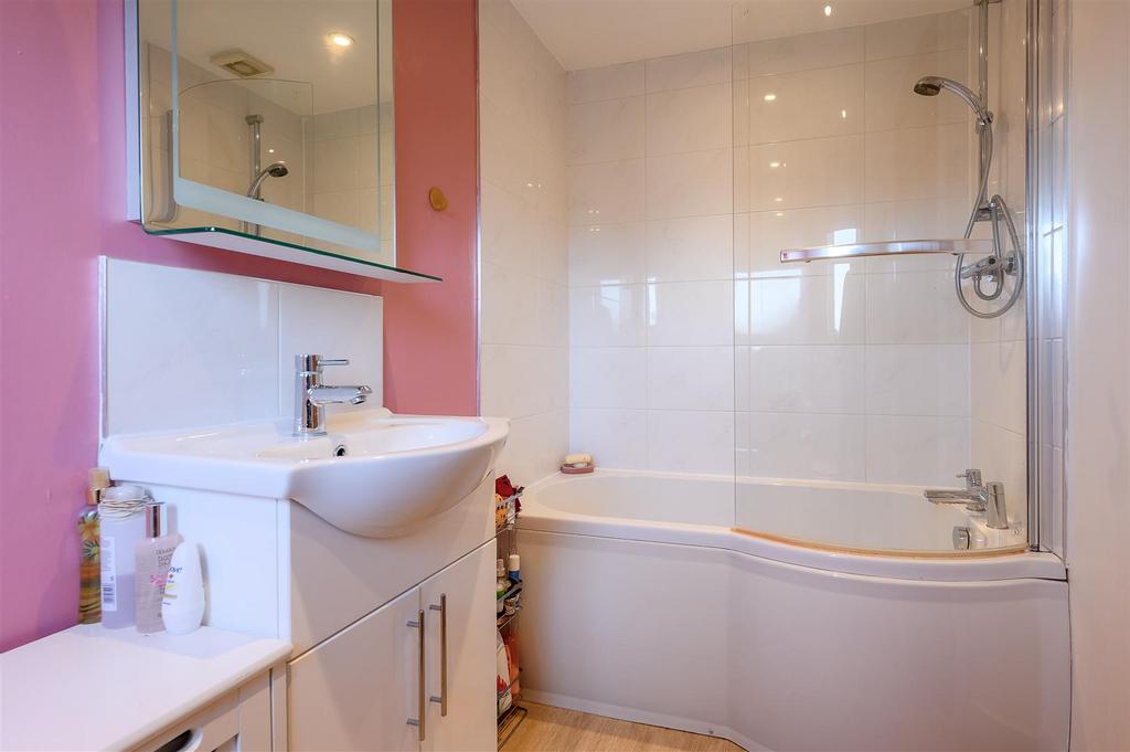 En suite bathroom