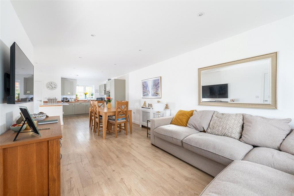 Kit/Din/Family Room