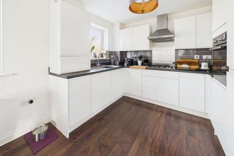 2 bedroom flat for sale, Monarch Way, Shoreham by Sea