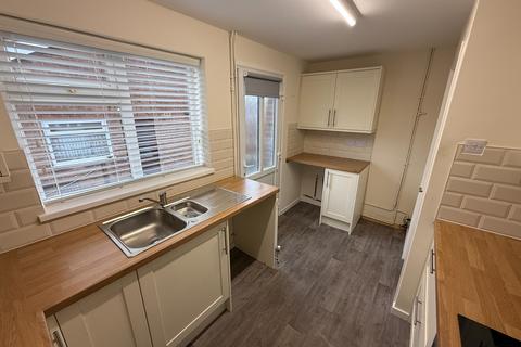 2 bedroom bungalow to rent, Queens Drive, Swadlincote, DE11