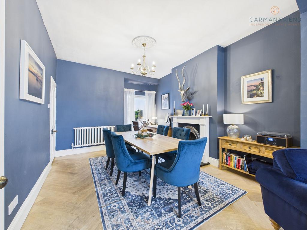 Lounge/Dining Room
