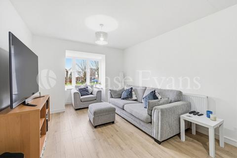 3 bedroom semi-detached house for sale, Matthews Close, Snodland, Kent, ME6
