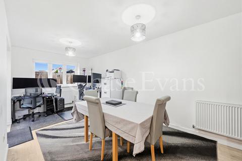 3 bedroom semi-detached house for sale, Matthews Close, Snodland, Kent, ME6