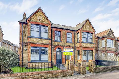 2 bedroom apartment for sale, St. Leonards Road, Windsor