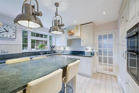 undefined, Milstead Close, Tadworth