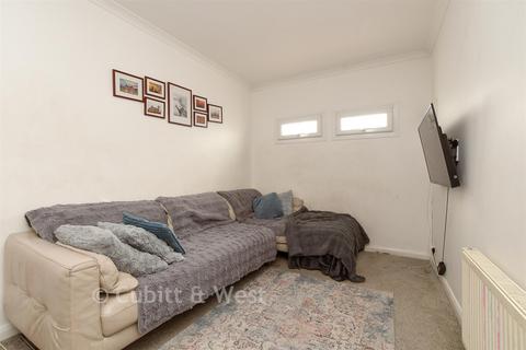 3 bedroom townhouse for sale, Wyndhurst Close, South Croydon, Surrey