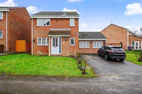 3 bedroom detached house for sale, Middleton Close, Rainham,