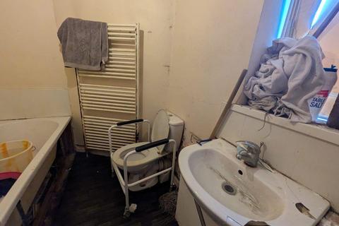 2 bedroom end of terrace house for sale, 21, Arctic Parade Bradford, BD7 3EY
