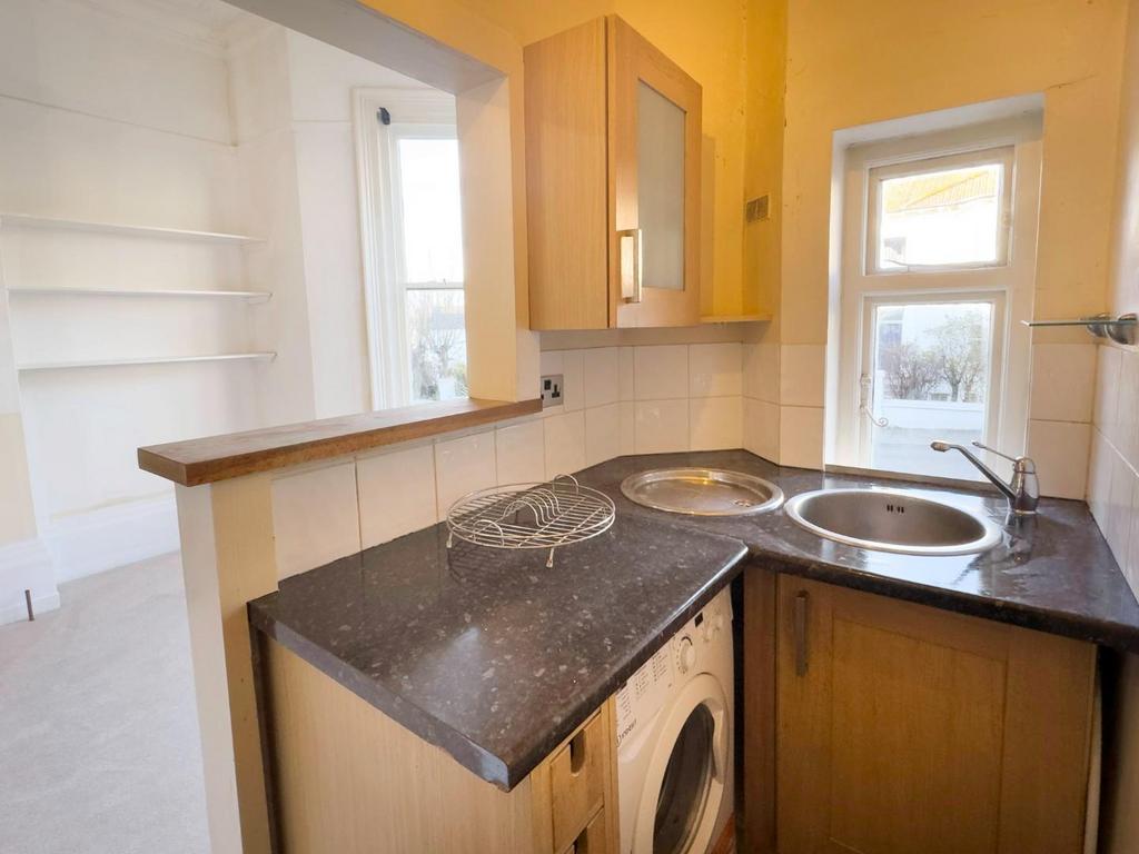 Kitchen 2.jpg