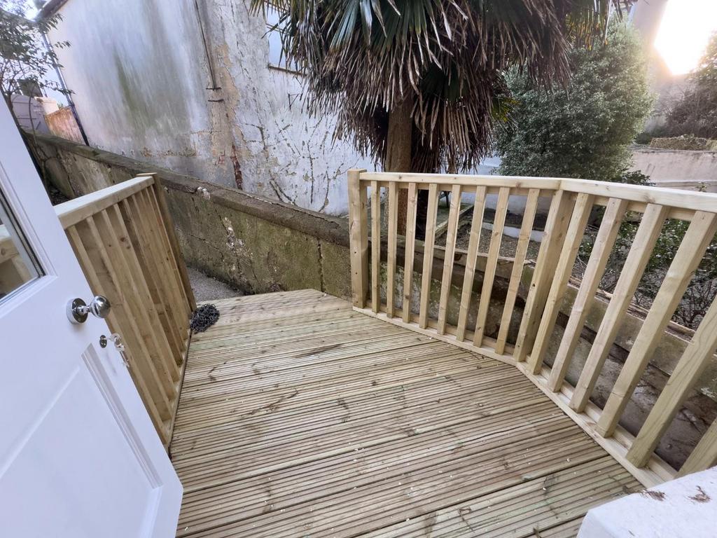 Walkway2.jpg