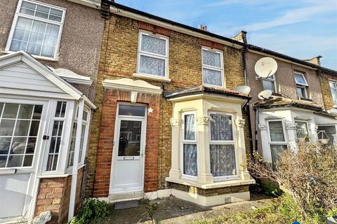 3 bedroom terraced house to rent, Chester Road, Ilford