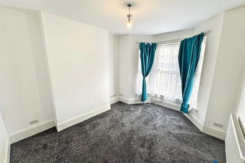 3 bedroom terraced house to rent, Chester Road, Ilford