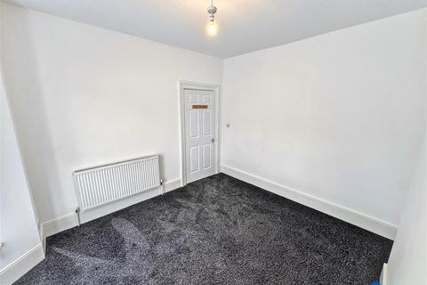 3 bedroom terraced house to rent, Chester Road, Ilford