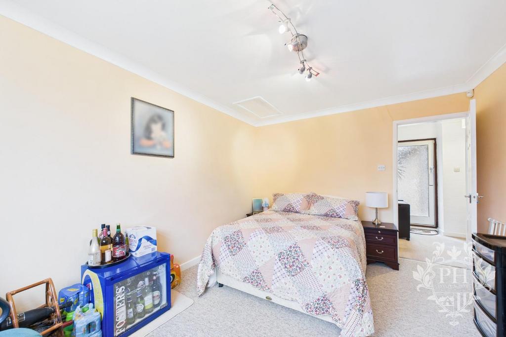 CAM02002 G0-PR0248-STILL016.jpg
