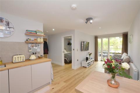 1 bedroom flat to rent, Seren Park Gardens London SE3