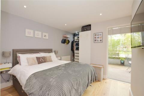 1 bedroom flat to rent, Seren Park Gardens London SE3