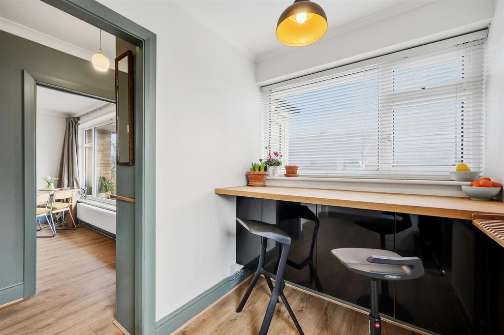 Breakfast bar towards lounge-diner.jpg