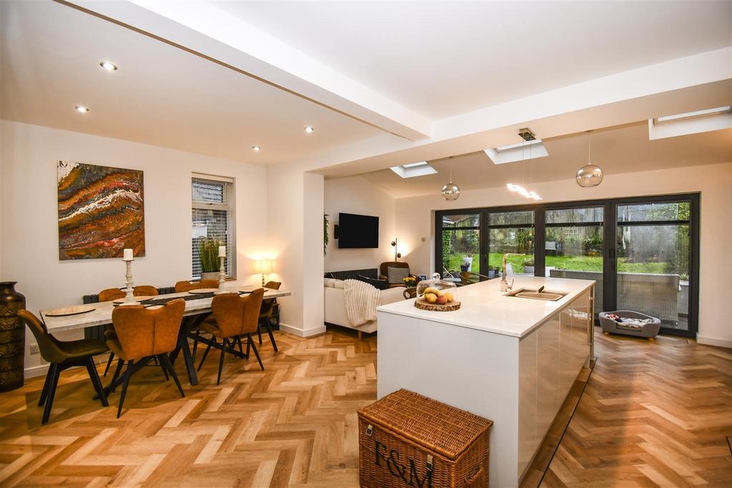 Open plan kitchen / dining room