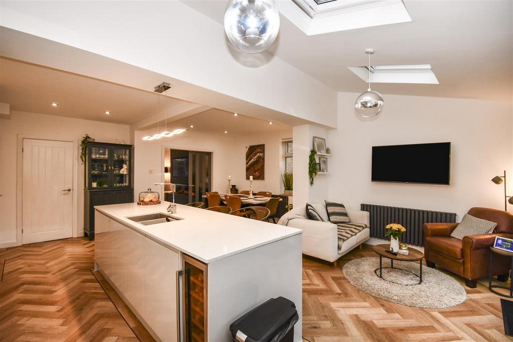 Open plan kitchen / dining room