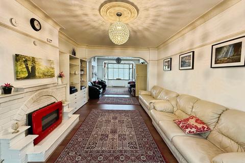5 bedroom detached house to rent, Eastern Avenue East, Romford, Essex
