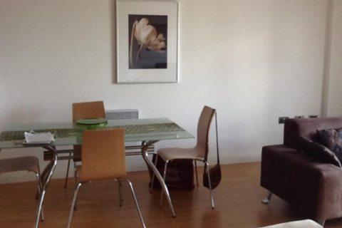 2 bedroom flat to rent, Taylorson Street South, Salford