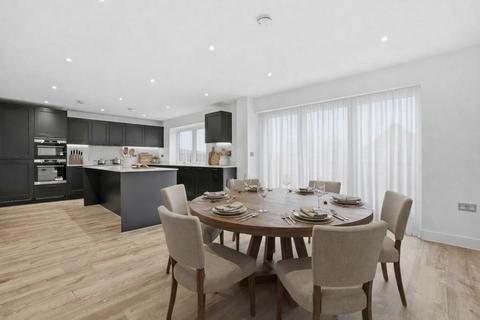 4 bedroom detached house for sale, Hollymead Square, Newport CB11