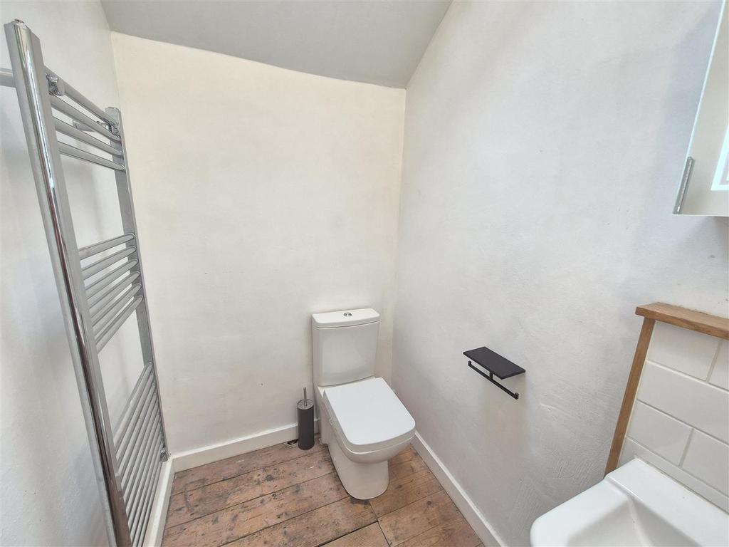 Shower room toilet.jpg