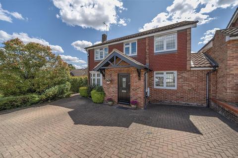 Magnaville Road, Bushey WD23