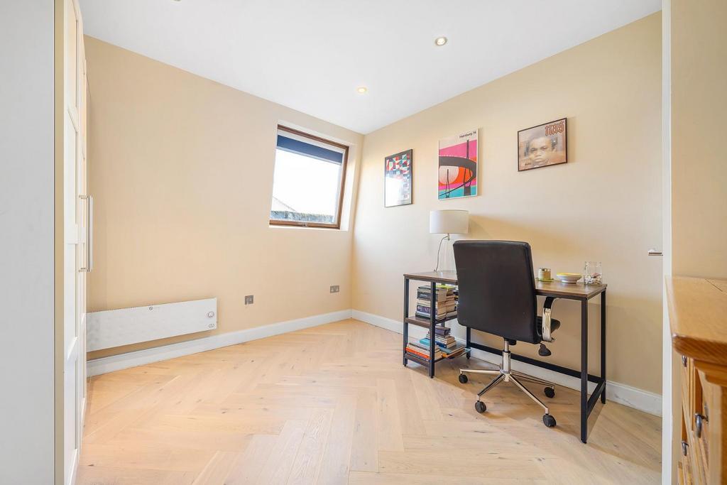 Bedroom 2.JPG