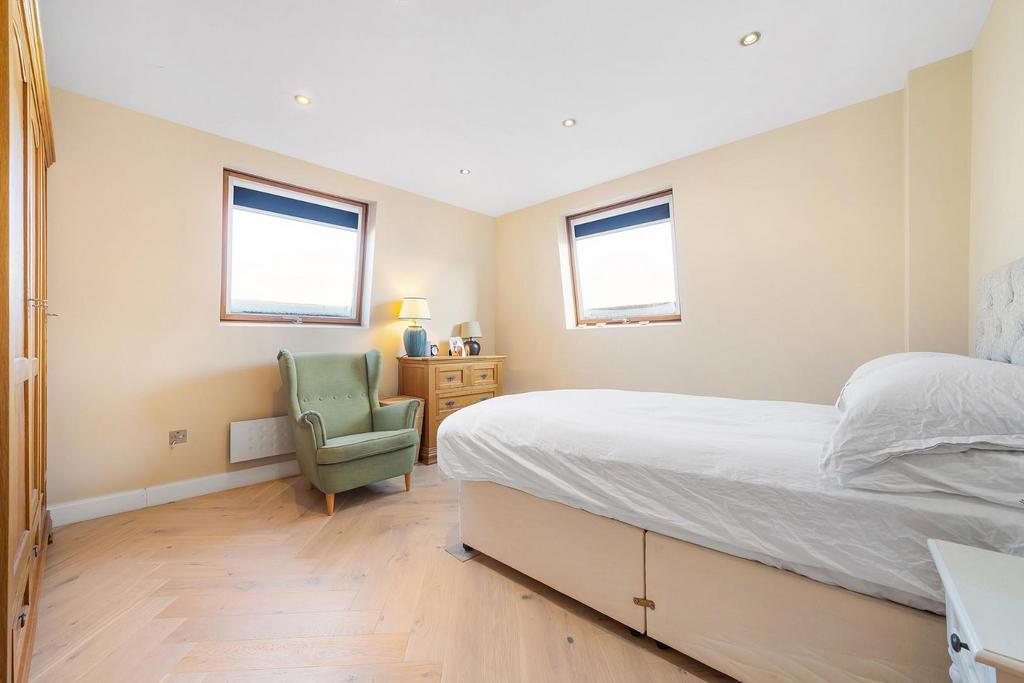 Bedroom 1.JPG