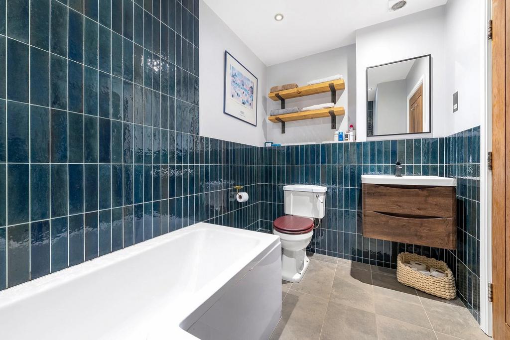 Bathroom.JPG