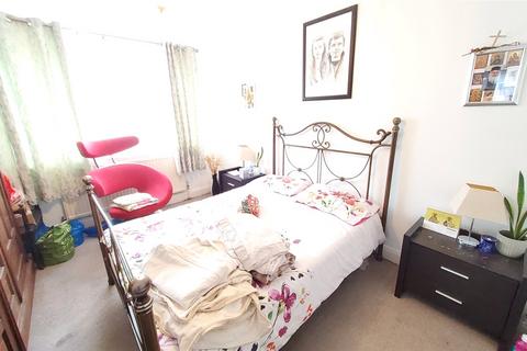 3 bedroom semi-detached house to rent, Dorchester Avenue, Harrow, Middlesex, HA2