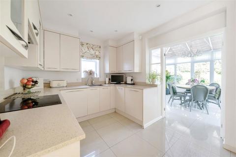 3 bedroom detached bungalow for sale, The Rutts, Bushey WD23