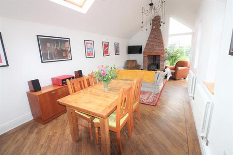 3 bedroom bungalow for sale, West Drive, Thornton FY5