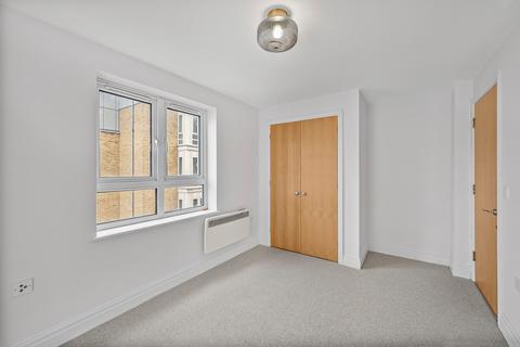 2 bedroom flat for sale, St. Davids Square, London