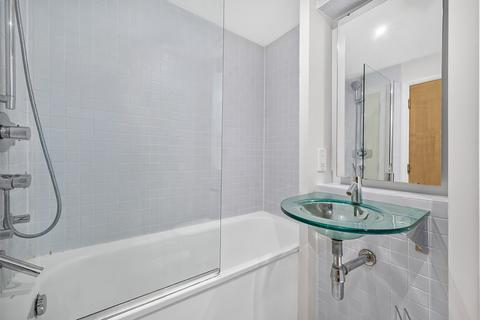 2 bedroom flat for sale, St. Davids Square, London