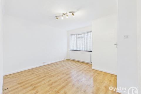 3 bedroom semi-detached house to rent, Weald Lane, Harrow, HA3