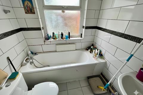 2 bedroom terraced house for sale, Highbury Road, Luton, Bedfordshire, LU3 1AE