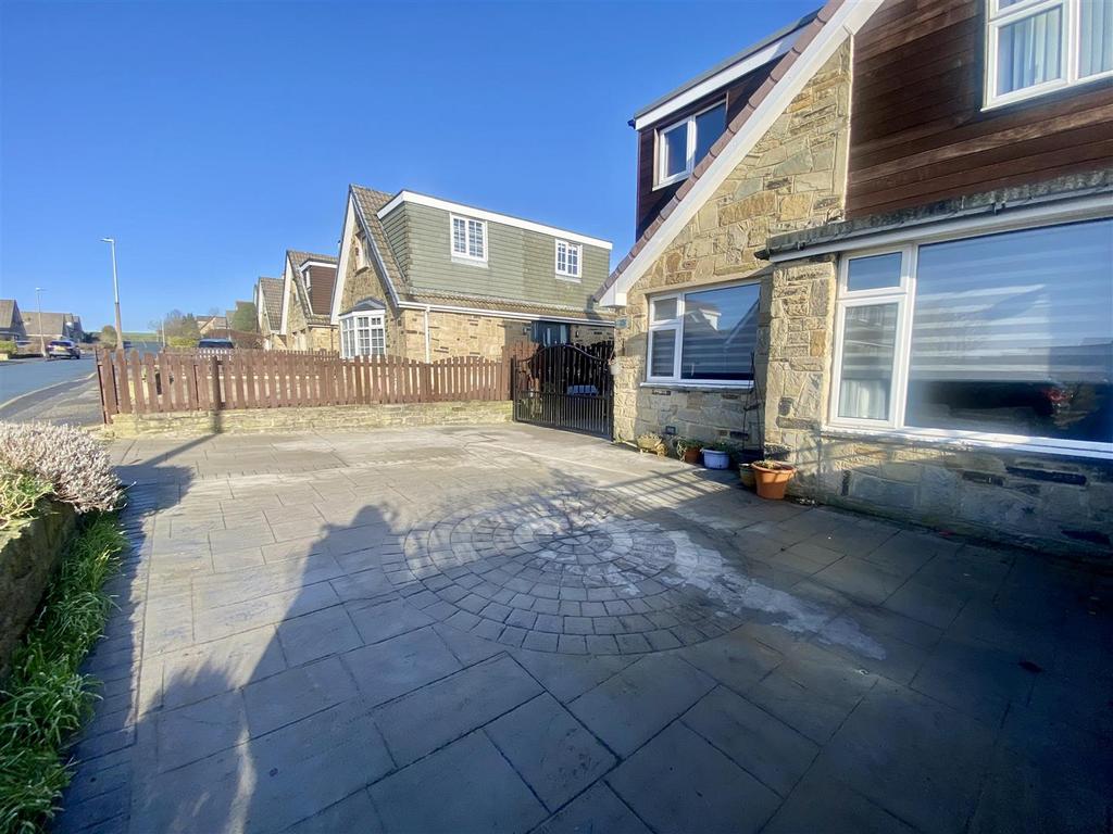 Bramleys Estate Agents - Farrar Drive - Mirfield (