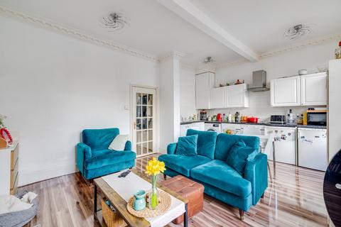2 bedroom flat for sale, Fulham Road, London