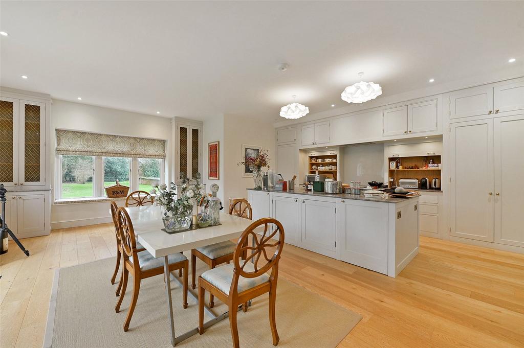 Kitchen / Dining