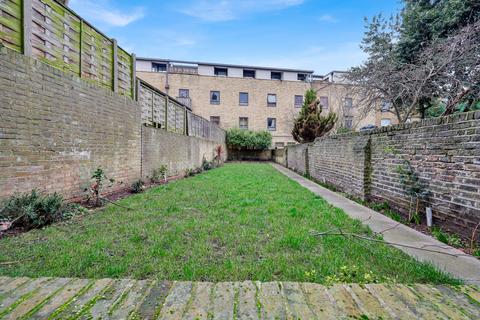 2 bedroom maisonette to rent, Lady Somerset Road, London
