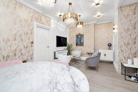 2 bedroom maisonette to rent, Lady Somerset Road, London