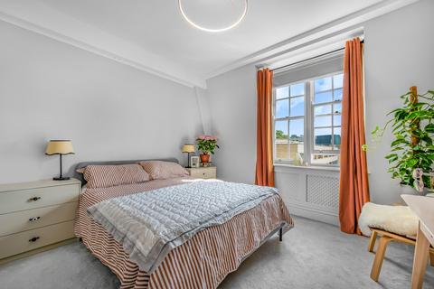 2 bedroom flat to rent, Peters Court, Porchester Road, London