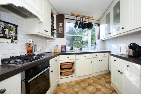 2 bedroom apartment for sale, Heathside, Weybridge, KT13