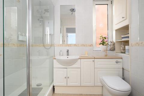 2 bedroom apartment for sale, Heathside, Weybridge, KT13