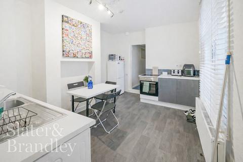 2 bedroom terraced house to rent, 32A Chaworth Road, West Bridgford, Nottingham